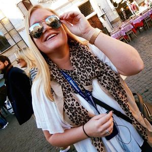 Meet your Posher, Caroline